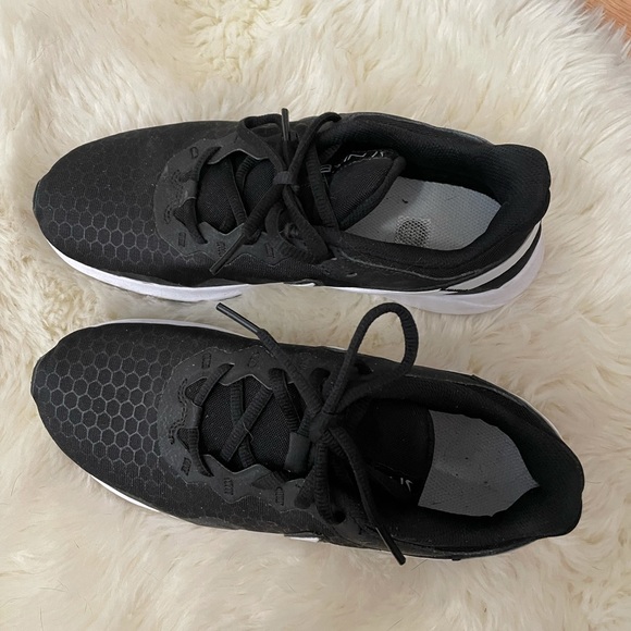 Women’s Nike Legend Essentials size 7 - Picture 3 of 4